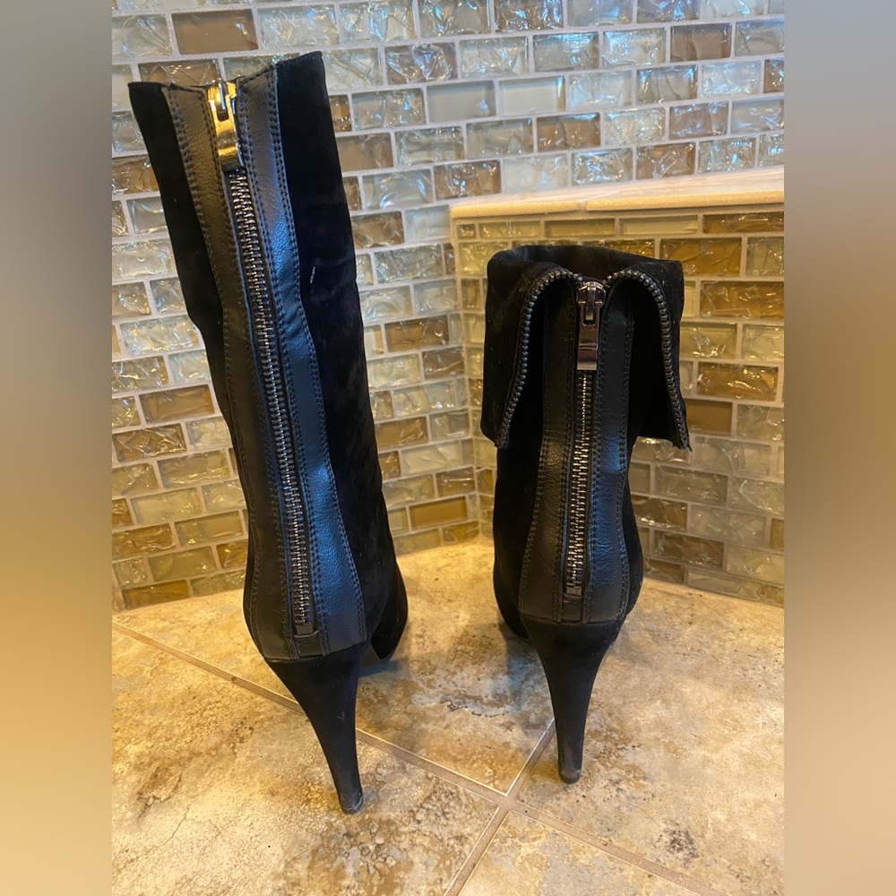 Black velvet zip up the back boots/booties - size 8